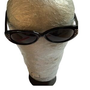 Black retro sunglasses rhinestone details